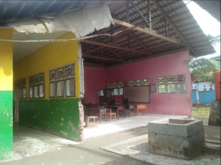 Siswa SD di Majene Terpaksa Belajar di Sekolah Nyaris Ambruk Lima Tahun Pascagempa