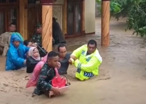 Polda Sumut Turunkan Ratusan Personel Tanggap Darurat di 56 Titik Bencana Alam, 12 Orang Tewas