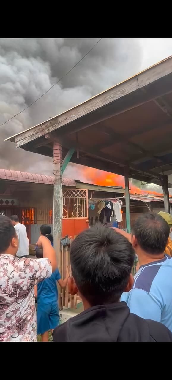 Gara-gara Puntung Rokok, Sembilan Rumah di Medan Ludes Terbakar