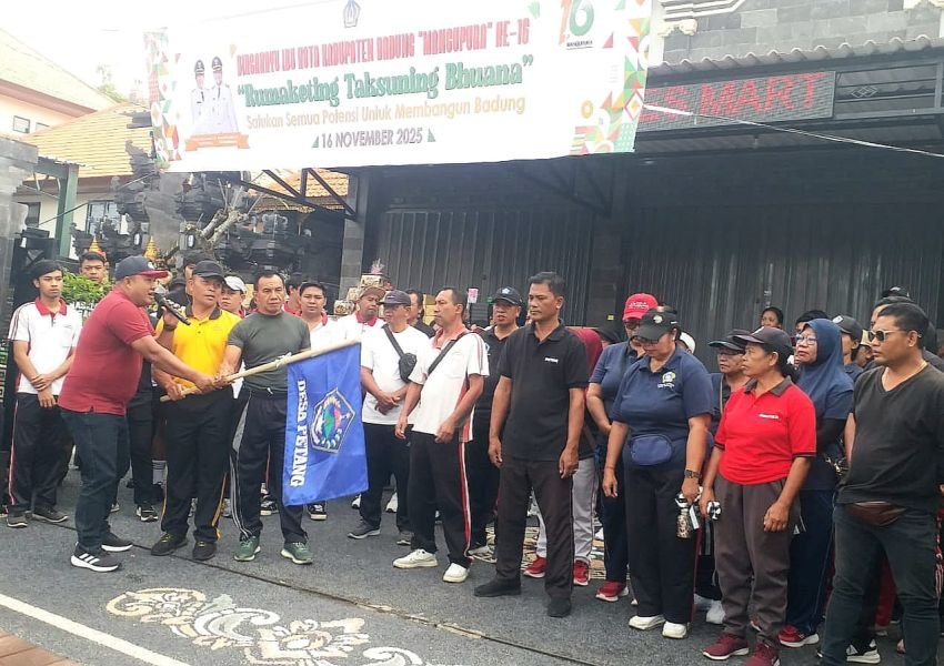 Desa Petang Meriahkan HUT Mangupura ke-16 dengan Jalan Santai dan Doorprize