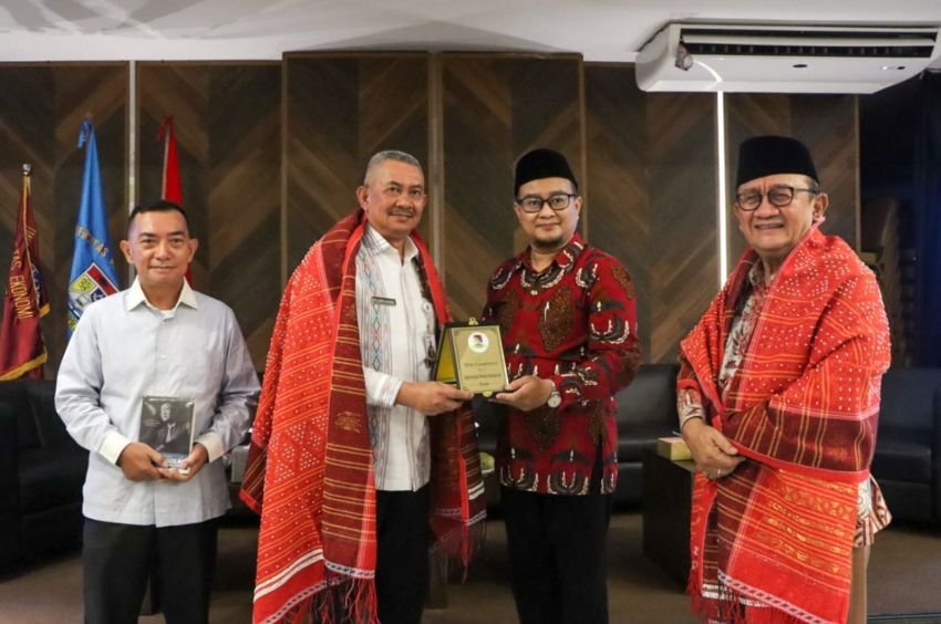 Bedah Buku Biografi RE Nainggolan, Pj Sekdaprov Sumut Dorong Akademisi Pahami Nilai Integritas Birokrasi