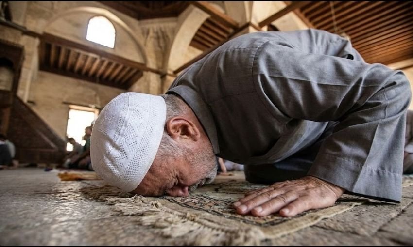 Cara Sholat Taubat Sesuai Sunnah: Niat, Bacaan, dan Urutannya