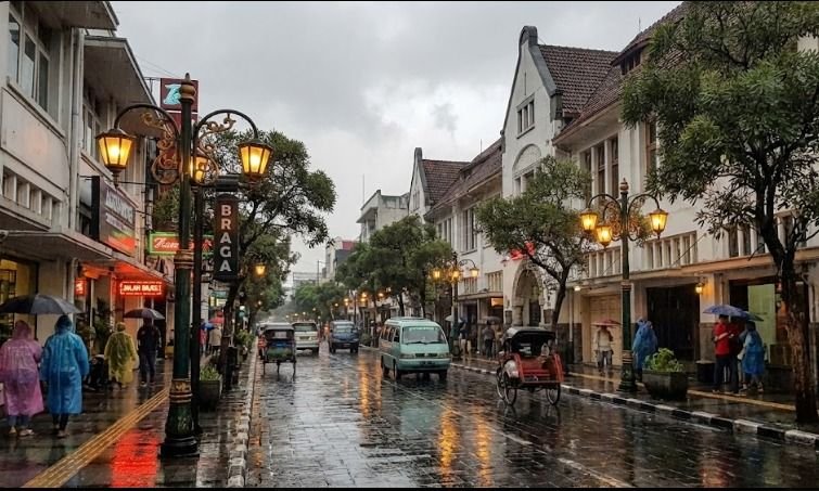 Cuaca Jawa Barat Hari Ini: Hujan Ringan Merata, Beberapa Wilayah Berpotensi Hujan Sedang dan Petir