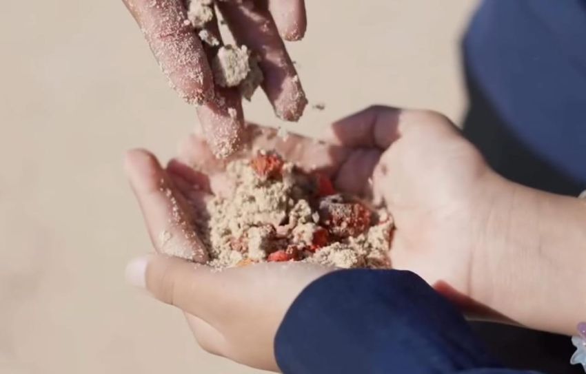 Lhok Mata Ie, Pink Beach Pertama di Aceh dengan Gradasi Pasir Merah Muda!