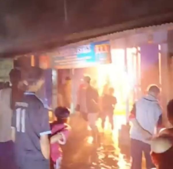 Kebakaran di Tanjung Tiram, Tempat Usaha Galon “Putra Water” Ludes Dilalap Api!