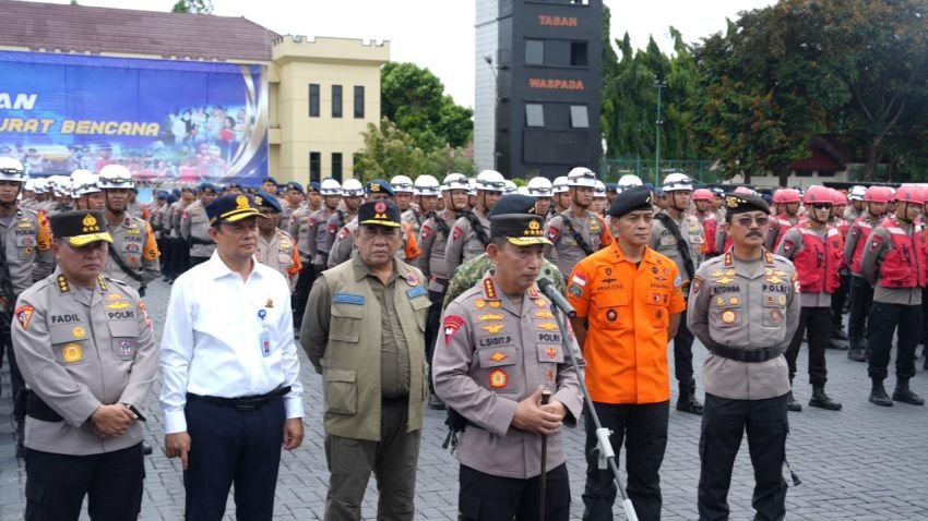 Polri Gelar Apel Tanggap Darurat Bencana Serentak, 155 Ribu Personel Siaga di Garis Depan