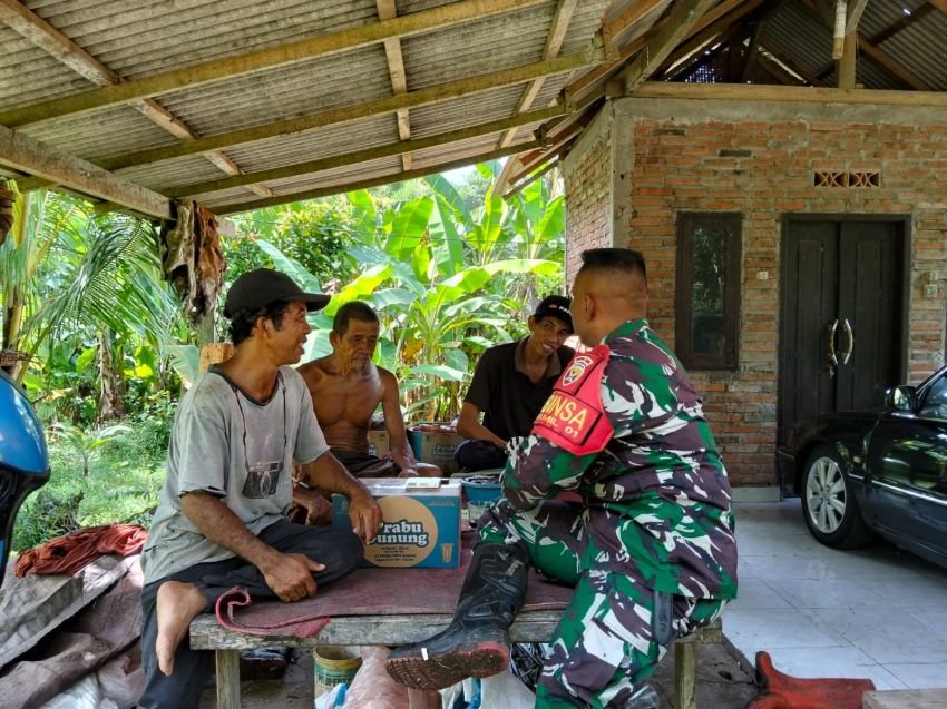 Babinsa Kodim 1617/Jembrana Jalin Silaturahmi dengan Tokoh Agama Hindu, Perkuat Kerukunan dan Harmoni Sosial