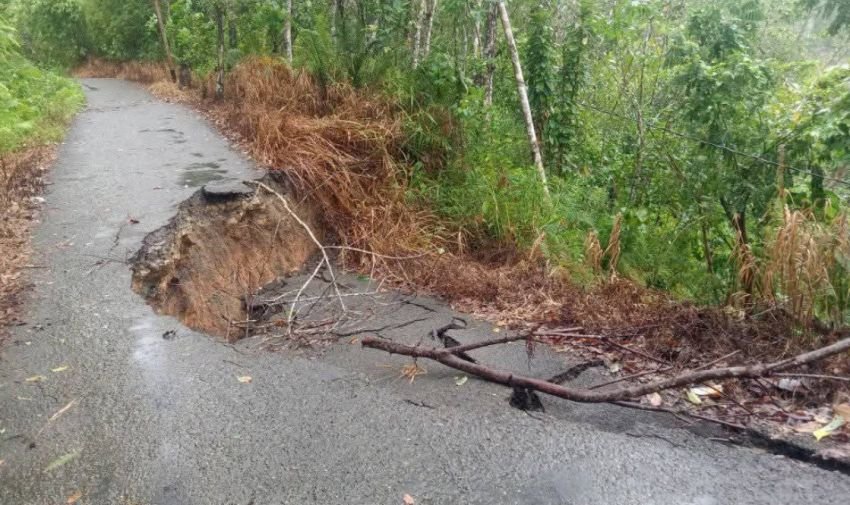 Hujan Tiada Henti, Jalan Utama Hilimondregeraya Putus Total Akibat Longsor
