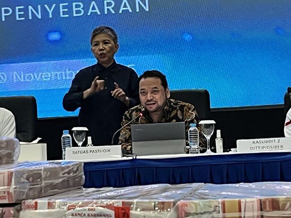 Maraknya Penjualan Data Pinjol Ilegal, OJK Ingatkan Bahaya Akses Penuh Aplikasi
