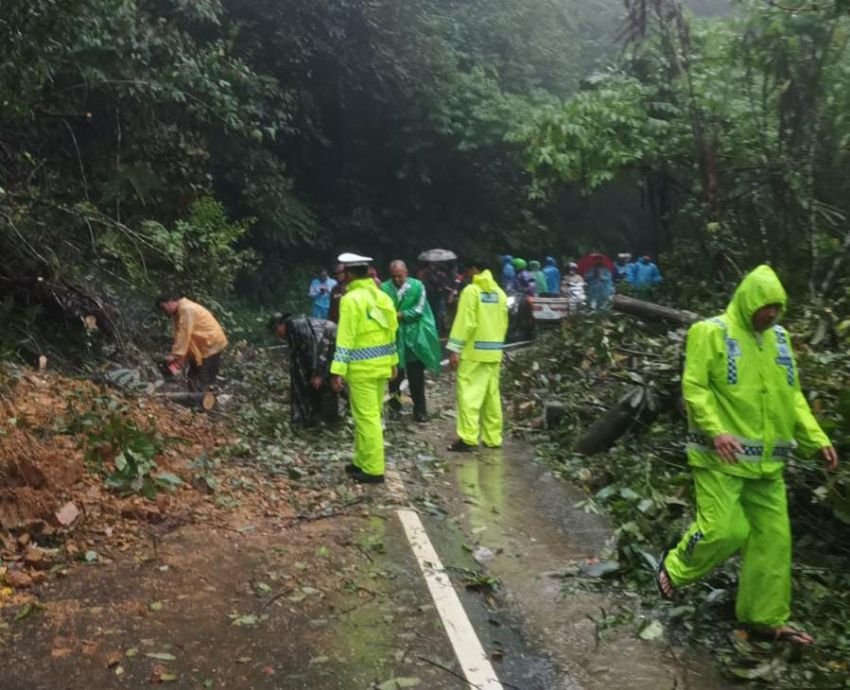 Tapanuli Utara Terendam Banjir dan Longsor, Akses Jalan Terputus Total