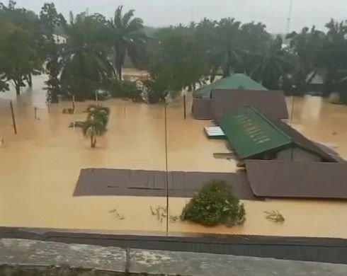 Banjir Rendam 10 Kecamatan di Langkat, Akses Sumut&ndash;Aceh Terputus