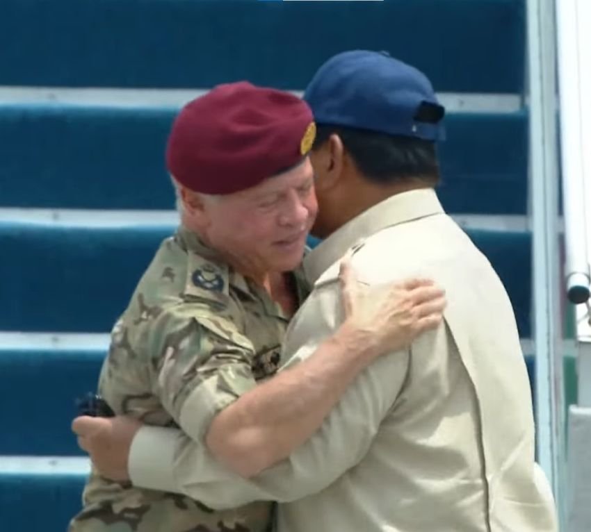 Prabowo Antar Raja Yordania Pulang, Berpelukan di Pangkalan Halim