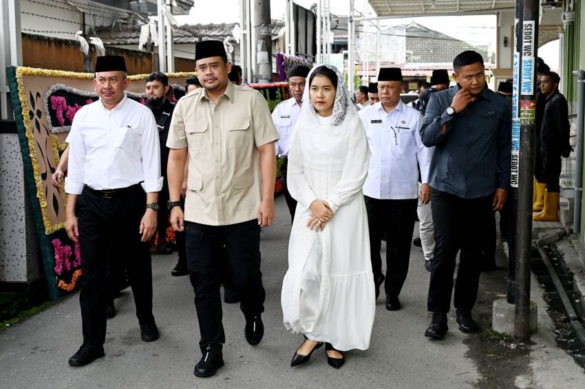 Bobby Nasution Melayat ke Rumah Duka Ibunda Pejabat Pemprov Sumut, Sampaikan Pesan Empati