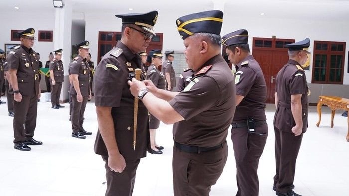 Harli Siregar Resmi Lantik 21 Pejabat Baru Kejati Sumut: Jangan Cederai Keadilan Masyarakat Kecil!