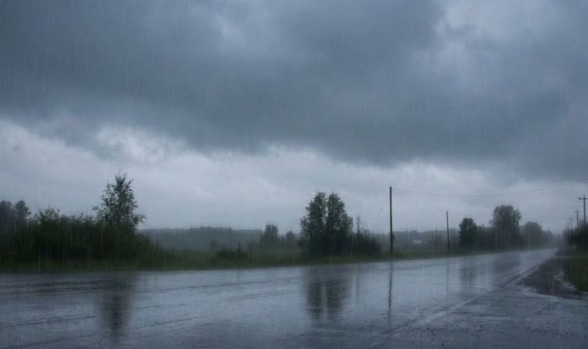 Cuaca DKI Jakarta Didominasi Awan Tebal, Hujan Ringan Muncul di Selatan dan Timur