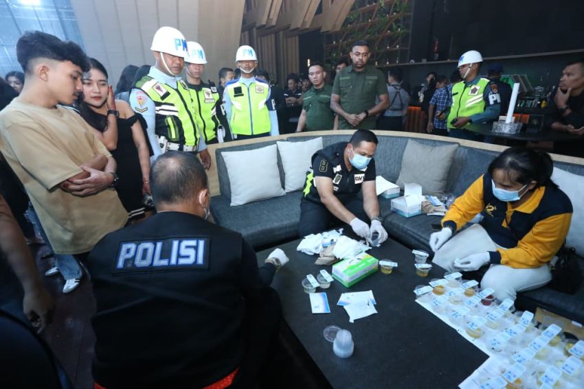 Razia Gabungan TNI&ndash;Polri di Black Owl Medan, Satu Pengunjung Perempuan Positif Narkoba!