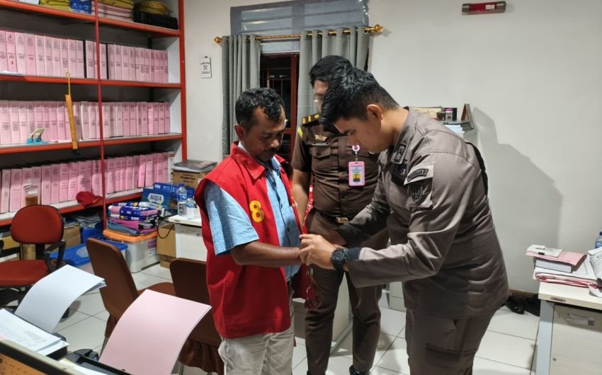 Kejari Toba Tahan Kades Meranti Barat Tersangka Korupsi Dana Desa Rp476 Juta