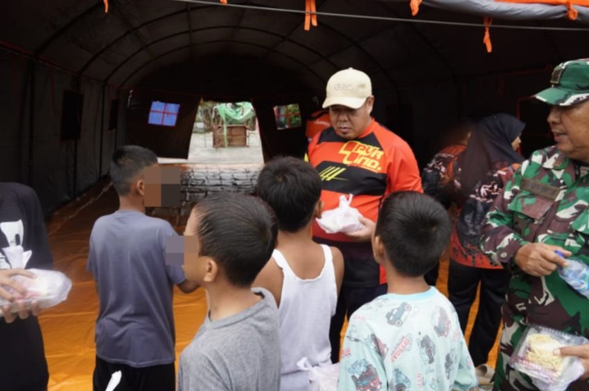 Tinjau Titik Banjir, Wabup Syafrizal Pastikan Warga Tetap Aman