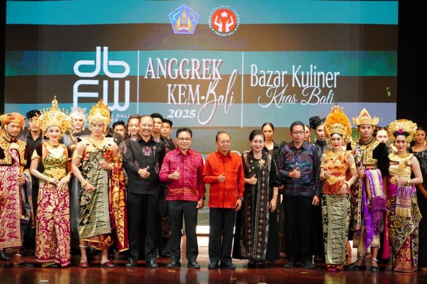 Gubernur Koster Resmi Buka DBFW 2025: Paduan Fashion, Anggrek, dan Kuliner Lokal Bali Jadi Magnet Ekonomi Kreatif