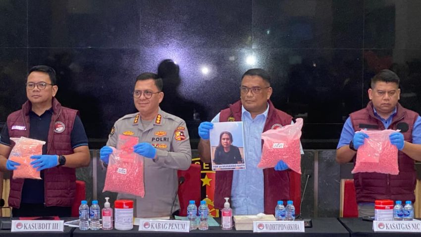 Polisi Ungkap MR Suruhan &lsquo;U&rsquo; Pemilik Ratusan Ribu Butir Ekstasi di Tol Lampung