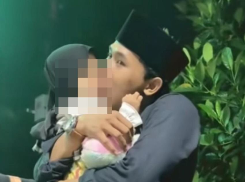 Viral! Gus Elham Cium Anak Perempuan, Wamenag: Tidak Pantas!