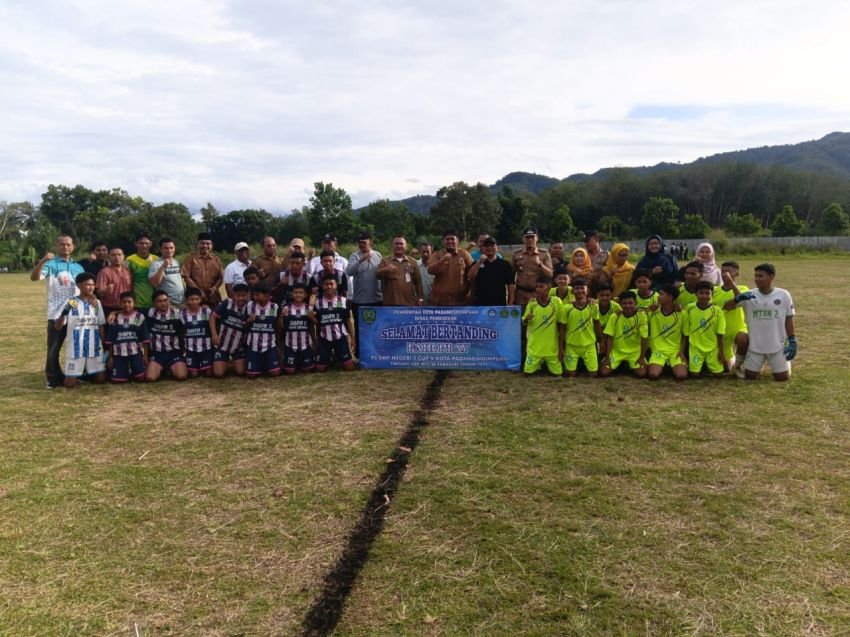 Turnamen Sepakbola SMPN 5 Padangsidimpuan: Ajang Silaturahmi dan Pembinaan Atlet Muda