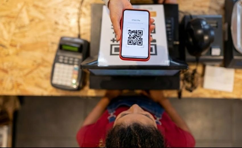 Menyeimbangkan Pengamanan Transaksi Elektronik dan Inklusi Keuangan di Indonesia