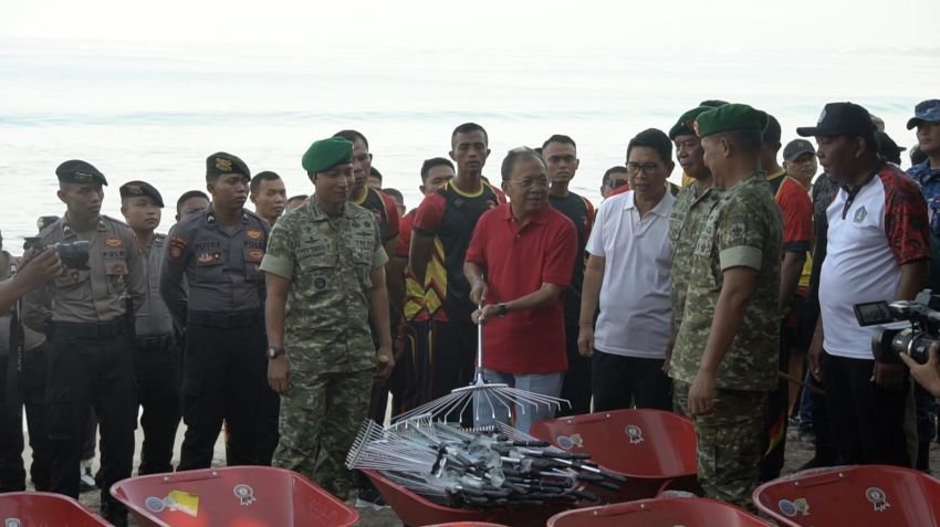 Pantai Kuta Siaga! Gubernur Koster Turun Tangan Hadapi Sampah Kiriman