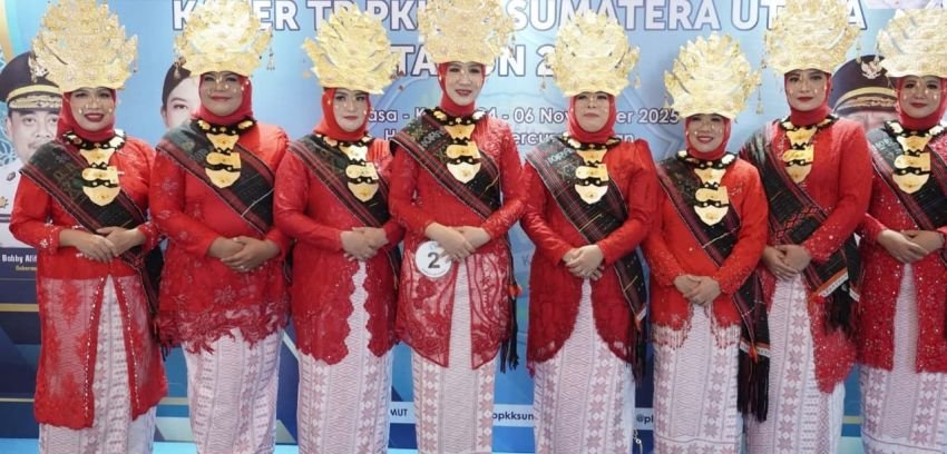TP PKK Padanglawas Tampil Memukau dengan Adat Tabagsel di Jambore Kader Sumut 2025