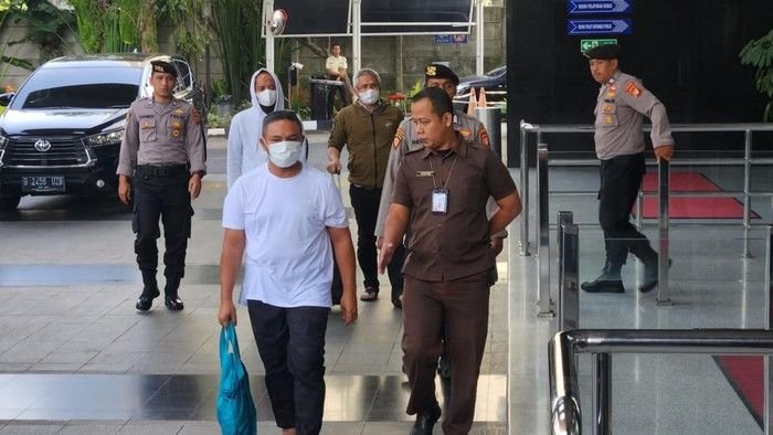Gubernur Riau Abdul Wahid Tiba di KPK Usai OTT, Langsung Jalani Pemeriksaan