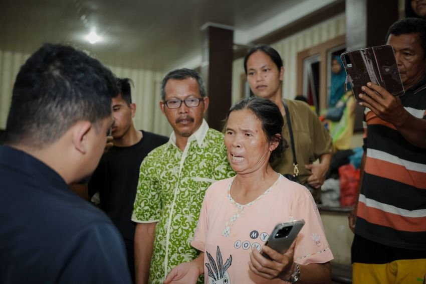 Gubernur Bobby Nasution Tinjau Pengungsi di Tapteng, Pastikan Kebutuhan Anak dan Perempuan Jadi Prioritas