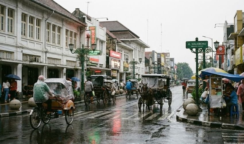 Cuaca DIY Hari Ini: Hujan Ringan Merata, Suhu Stabil di 24–31 Derajat