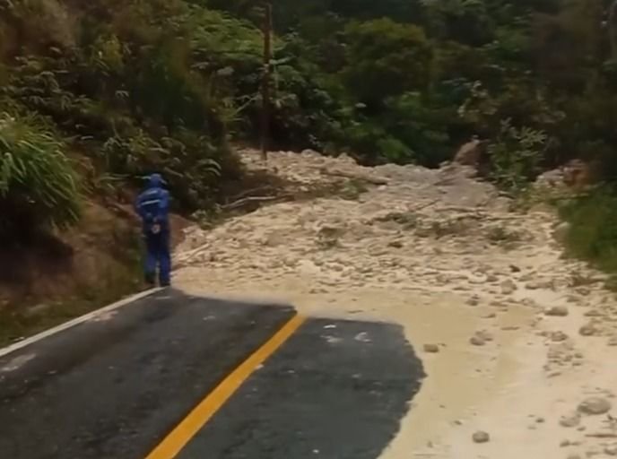 Akses Padangsidimpuan&ndash;Medan via Tarutung Terputus Total Akibat Longsor di Sipirok