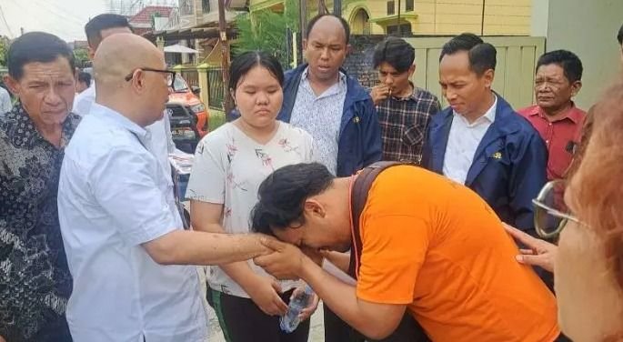 Mantan Sopir Bakar Rumah Hakim PN Medan, Khamozaro Waruwu: “Sudah Saya Ampuni”