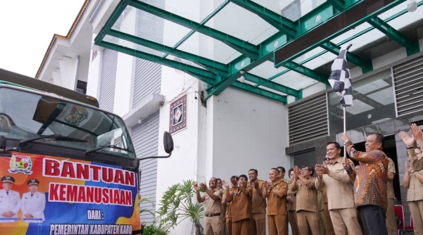 Bupati Karo Lepas Bantuan Kemanusiaan untuk Korban Banjir dan Longsor Sumut, Dana Donasi Capai Rp161 Juta