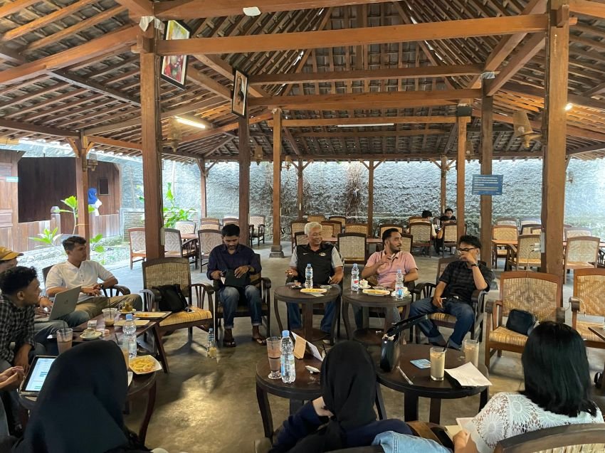 Dari Batu ke Dialog: Tantangan Gerakan Mahasiswa Kontemporer