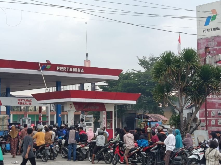 Krisis BBM di Serdang Bedagai, Warga Rela Antre Sejak Subuh