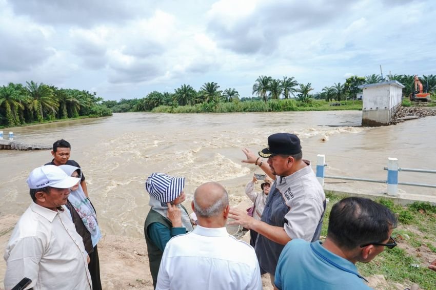 Bupati Batu Bara Bersama DPRD Provsu Tinjau Bendung Sungai Dalu-Dalu