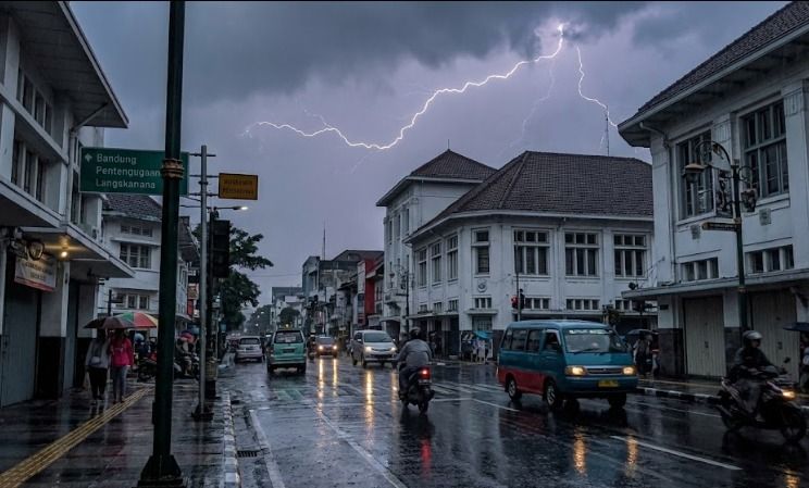 Waspada Hujan Ringan hingga Petir, Cuaca Jawa Barat Hari Ini