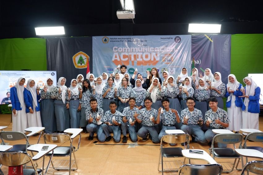 Literasi Digital Penting! Universitas Moestopo Bimbing Siswa SMA Menyaring Konten Media Sosial