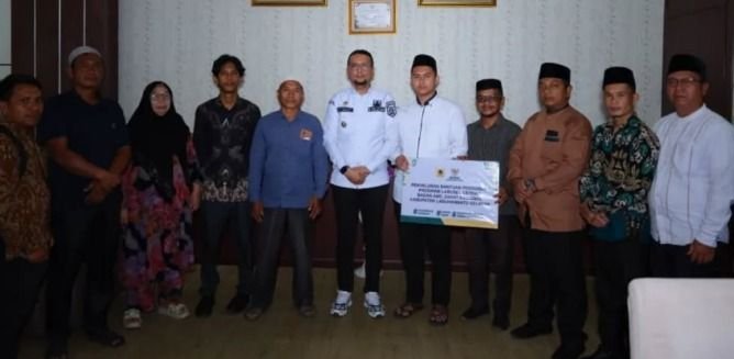 Mahasiswa Daerah Siap Berkiprah di Luar Negeri, Bupati Labusel dan BAZNAS Salurkan Bantuan Pendidikan