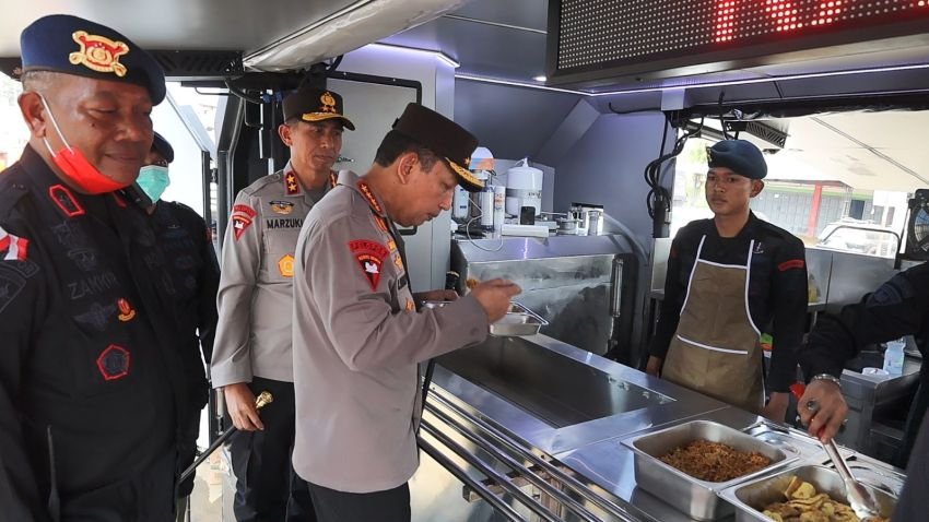 Kapolri Listyo Sigit Tinjau Pengungsian Banjir Aceh Tamiang, Pastikan Makanan dan Layanan Aman bagi Warga