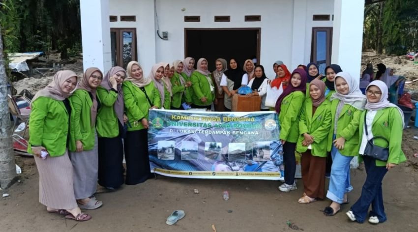 Prodi S1 Kebidanan Universitas Aufa Royhan Salurkan Bantuan Bahan Pokok untuk Warga Ambang Pasir, Batang Toru