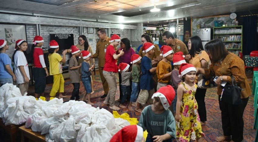 ASN Pemprov Sumut Sebar Kasih Natal ke Panti Jompo dan Panti Asuhan di Medan