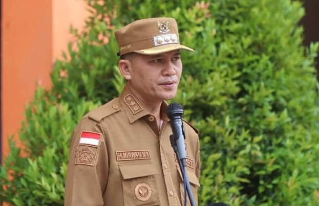 Pergi Umrah Saat Warga Kebanjiran, Bupati Aceh Selatan Langsung Dicopot Gerindra!