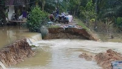 11 Tanggul Jebol di 6 Desa! Camat Padang Tualang Minta Percepat Perbaikan
