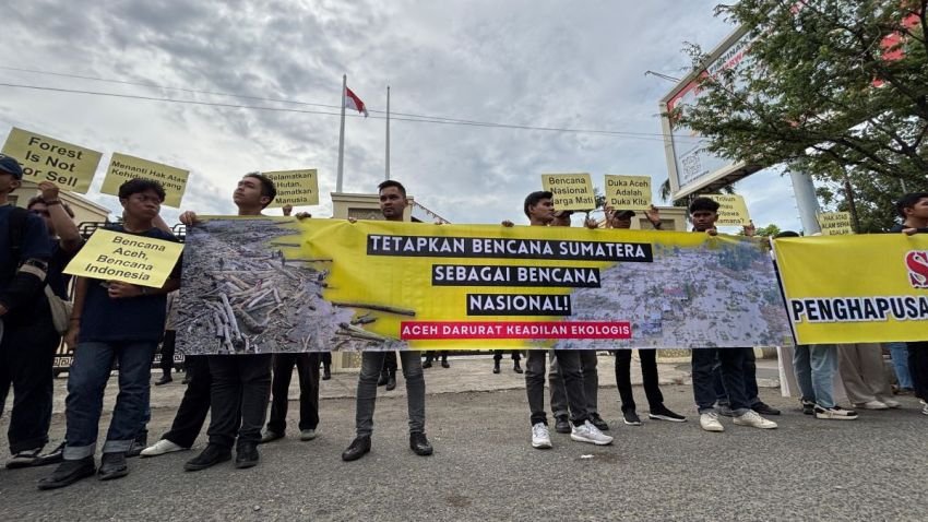 Aksi Damai di Depan DPR Aceh: Masyarakat Sipil Tuntut Bencana Sumatera Jadi Bencana Nasional