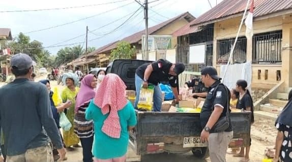 Kepedulian Nyata! Satkom Warta Poldasu Salurkan 1.000 Paket Sembako Bagi Warga Terdampak Banjir Aceh Tamiang