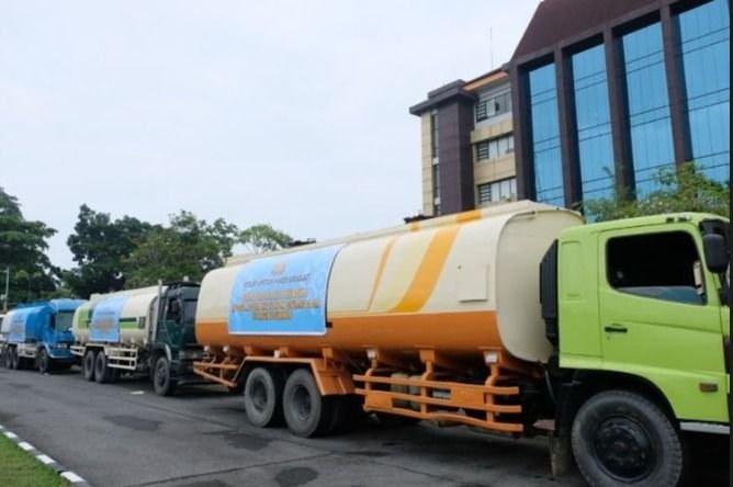 Polda Riau Hadir di Tengah Krisis Air Agam, 30 Truk Tangki Dikerahkan