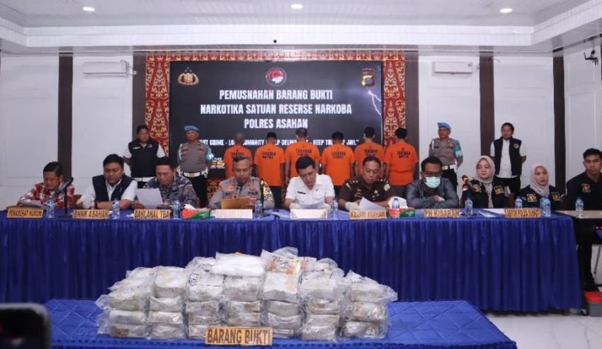 Enam Tersangka Saksikan Pemusnahan 76 Kg Sabu di Polres Asahan